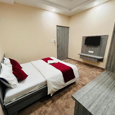 Hotel Utsav Palace Kanpur Zewnętrze zdjęcie
