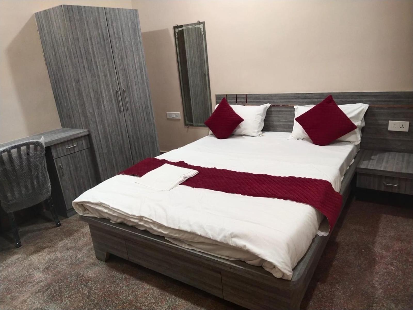 Hotel Utsav Palace Kanpur Zewnętrze zdjęcie