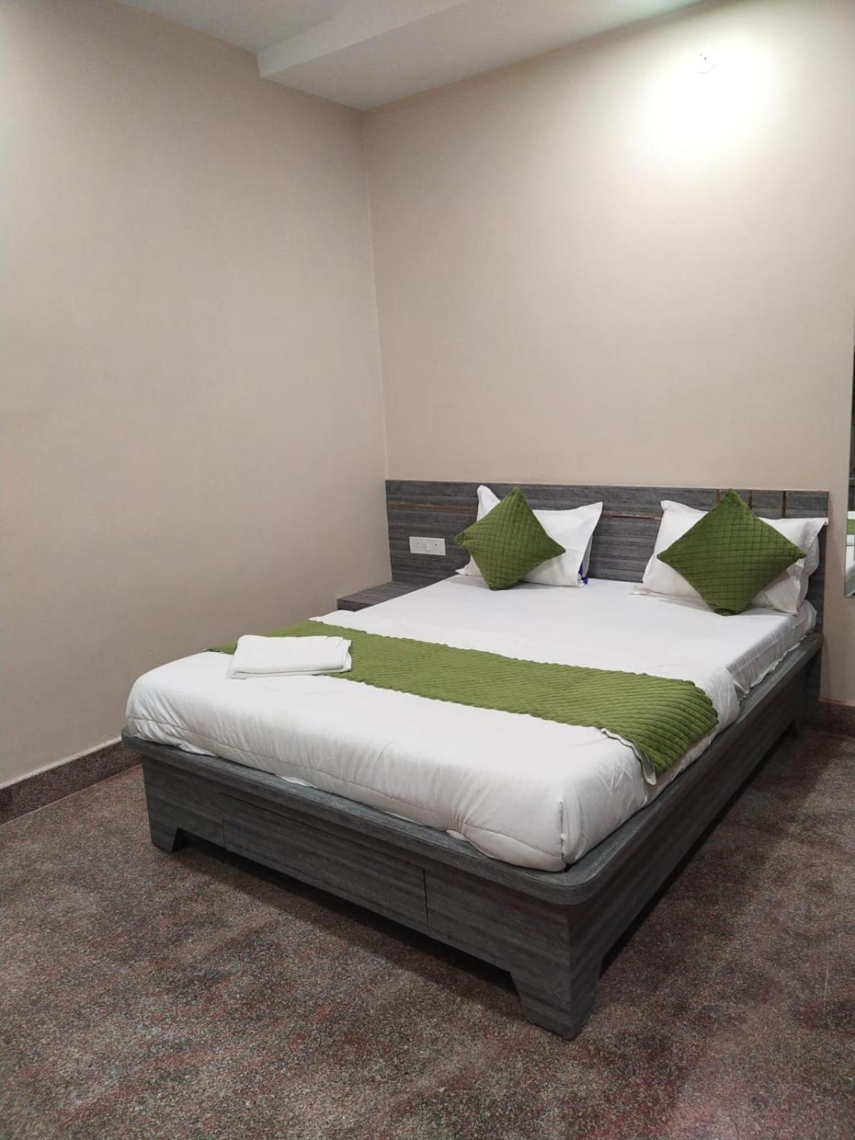 Hotel Utsav Palace Kanpur Zewnętrze zdjęcie