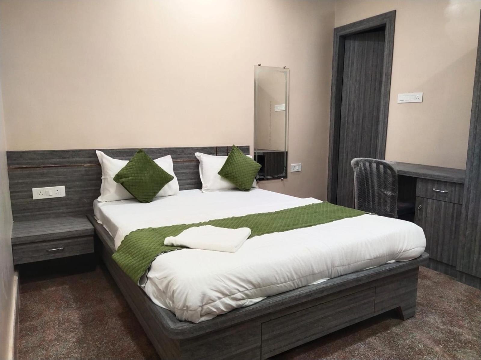 Hotel Utsav Palace Kanpur Zewnętrze zdjęcie