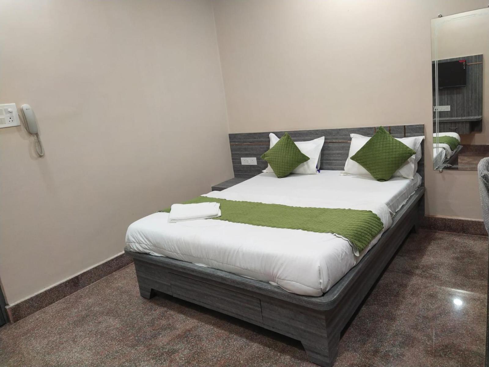 Hotel Utsav Palace Kanpur Zewnętrze zdjęcie
