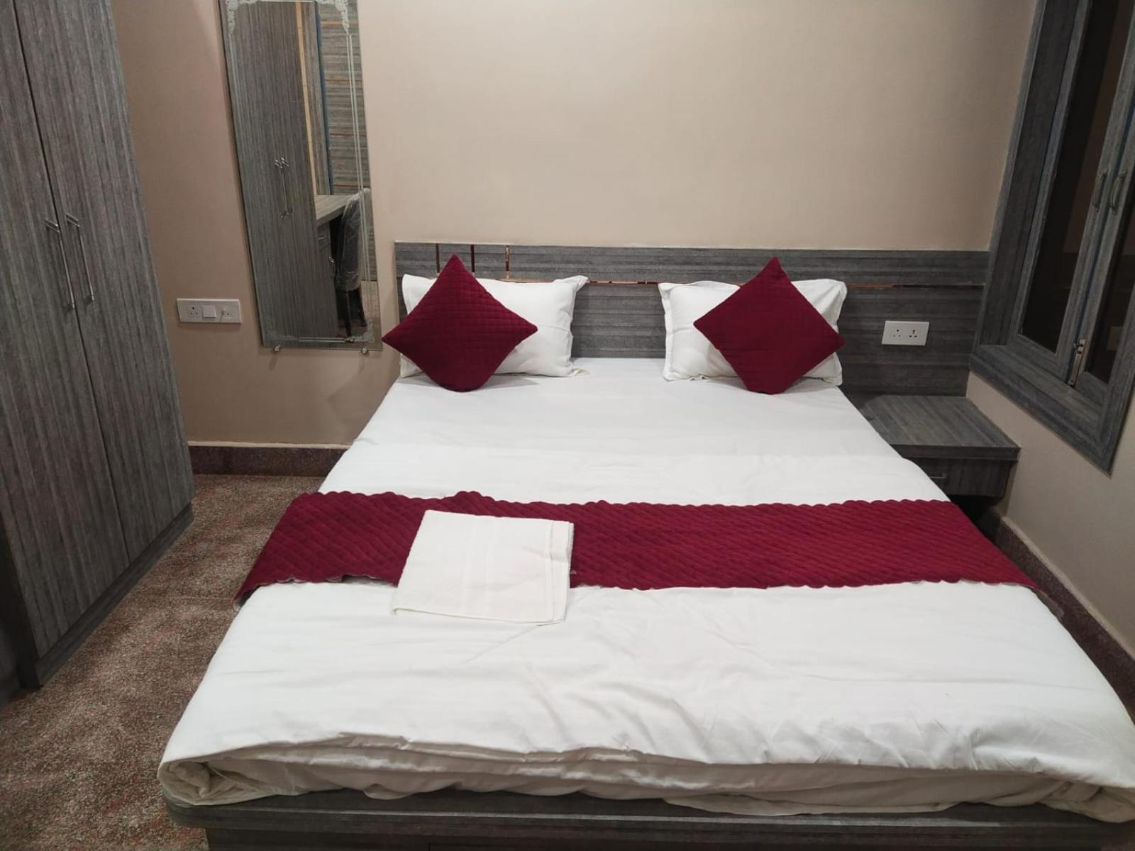 Hotel Utsav Palace Kanpur Zewnętrze zdjęcie