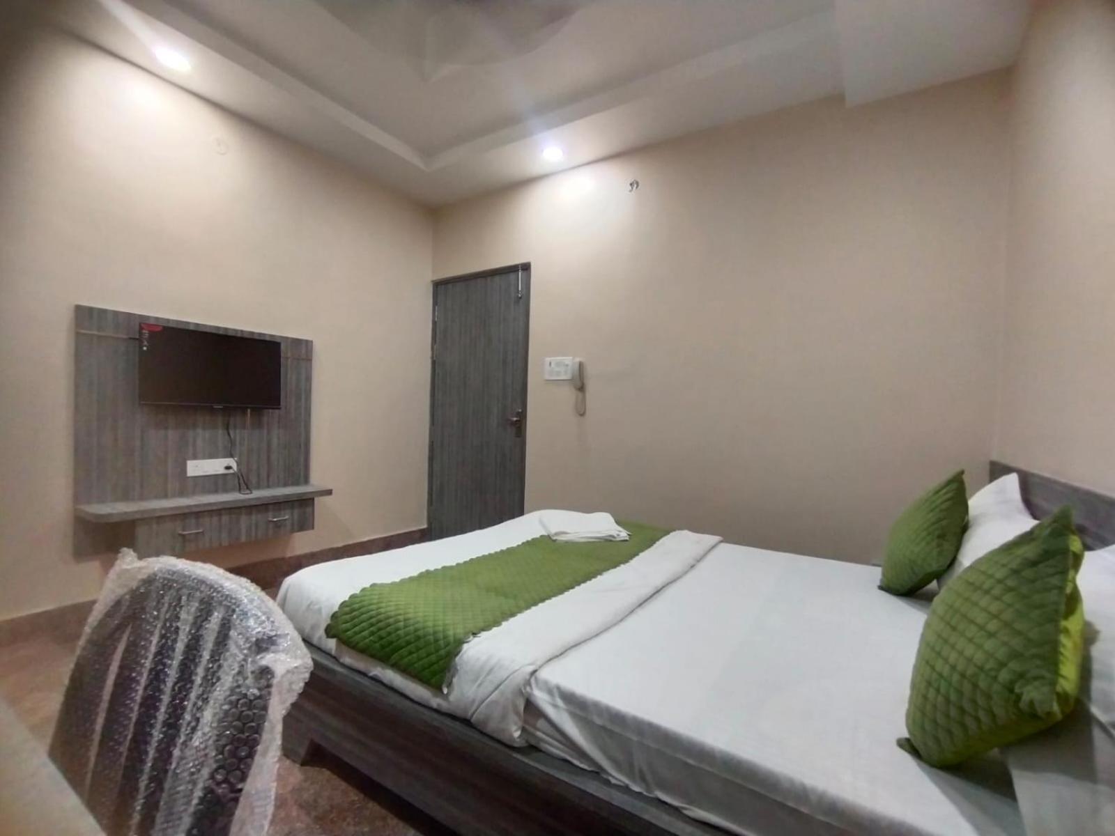Hotel Utsav Palace Kanpur Zewnętrze zdjęcie