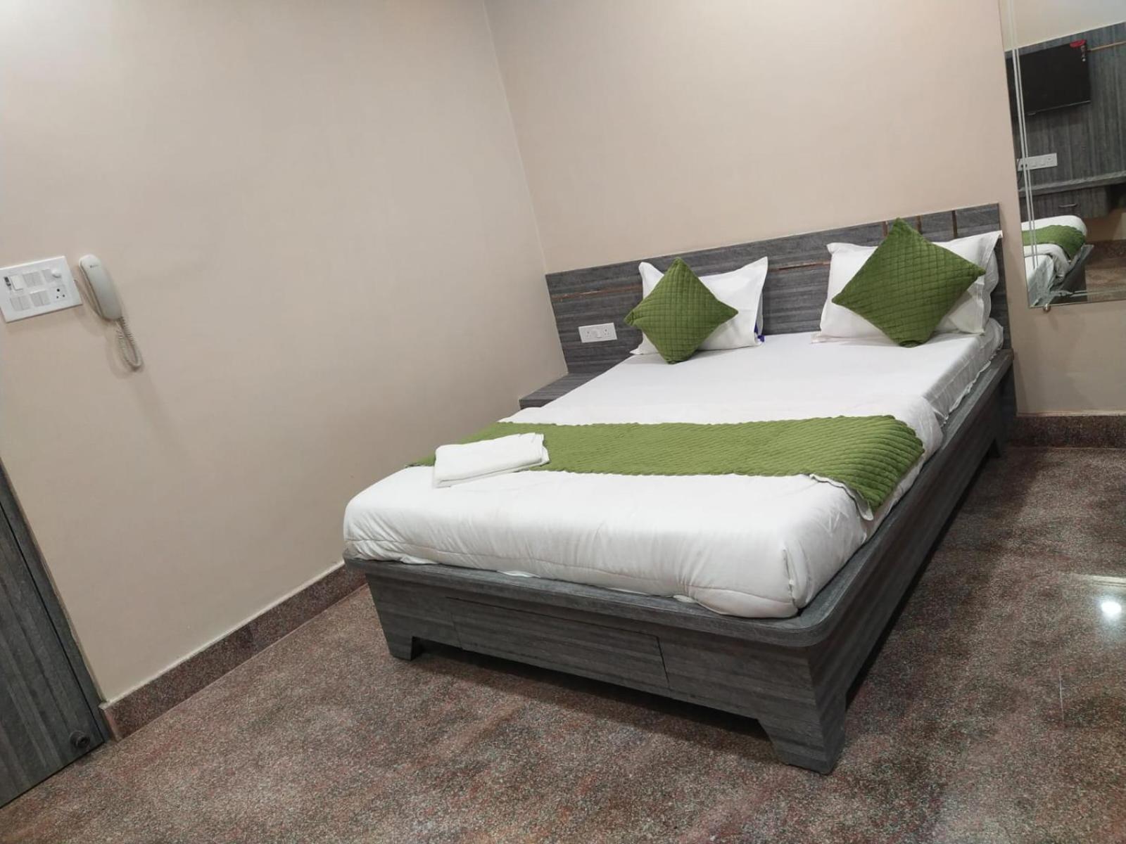 Hotel Utsav Palace Kanpur Zewnętrze zdjęcie