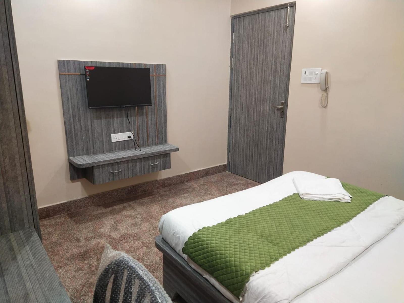 Hotel Utsav Palace Kanpur Zewnętrze zdjęcie