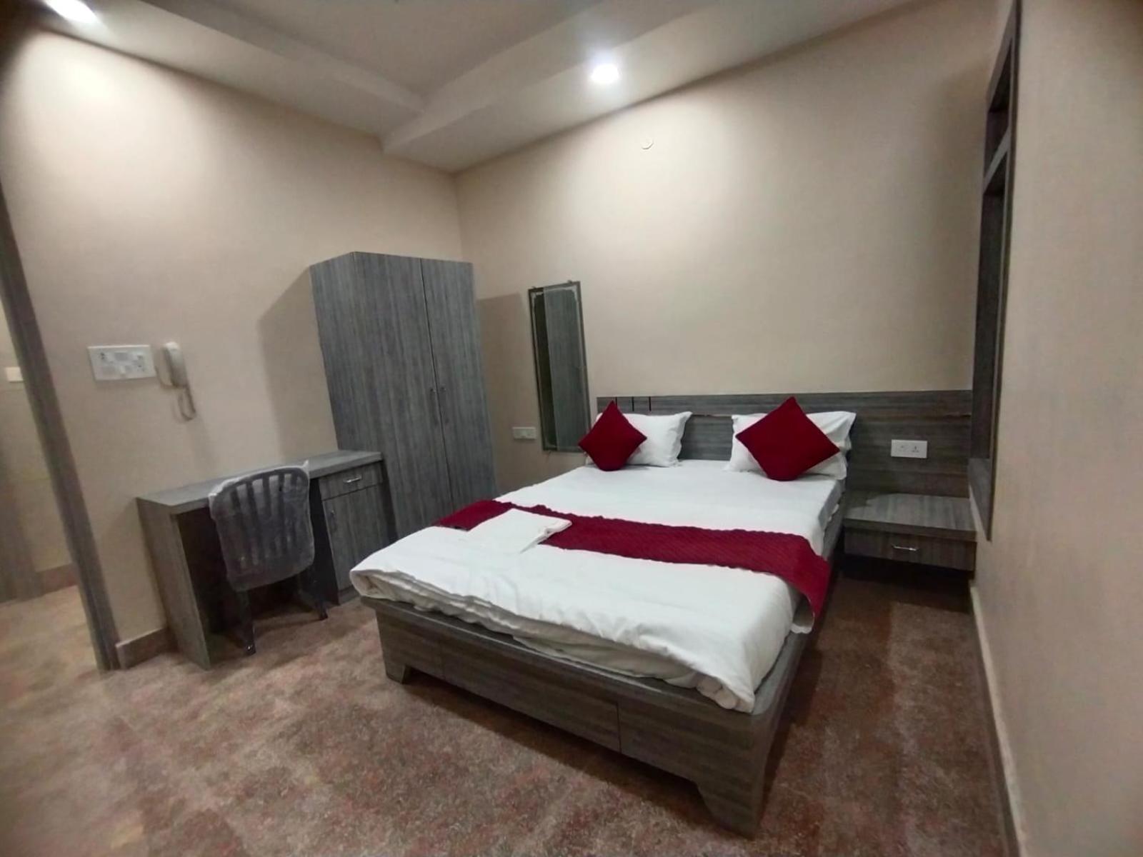 Hotel Utsav Palace Kanpur Zewnętrze zdjęcie