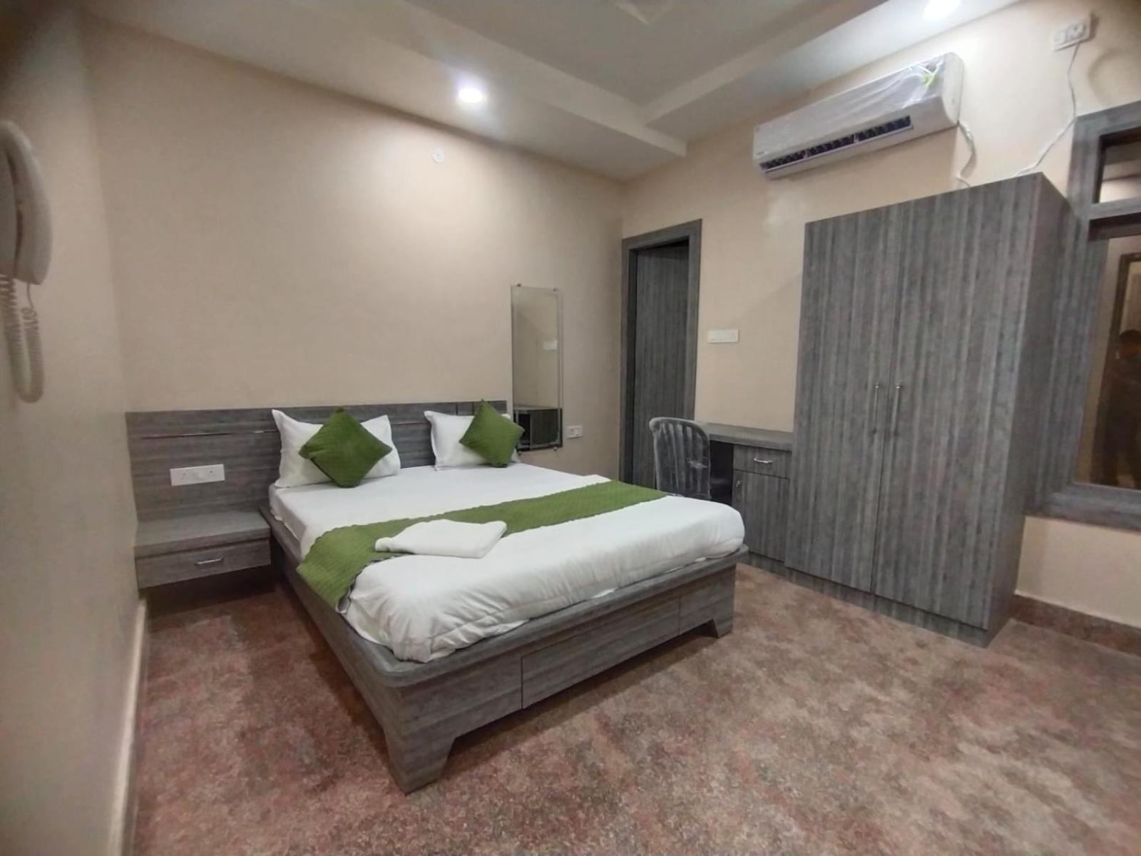 Hotel Utsav Palace Kanpur Zewnętrze zdjęcie