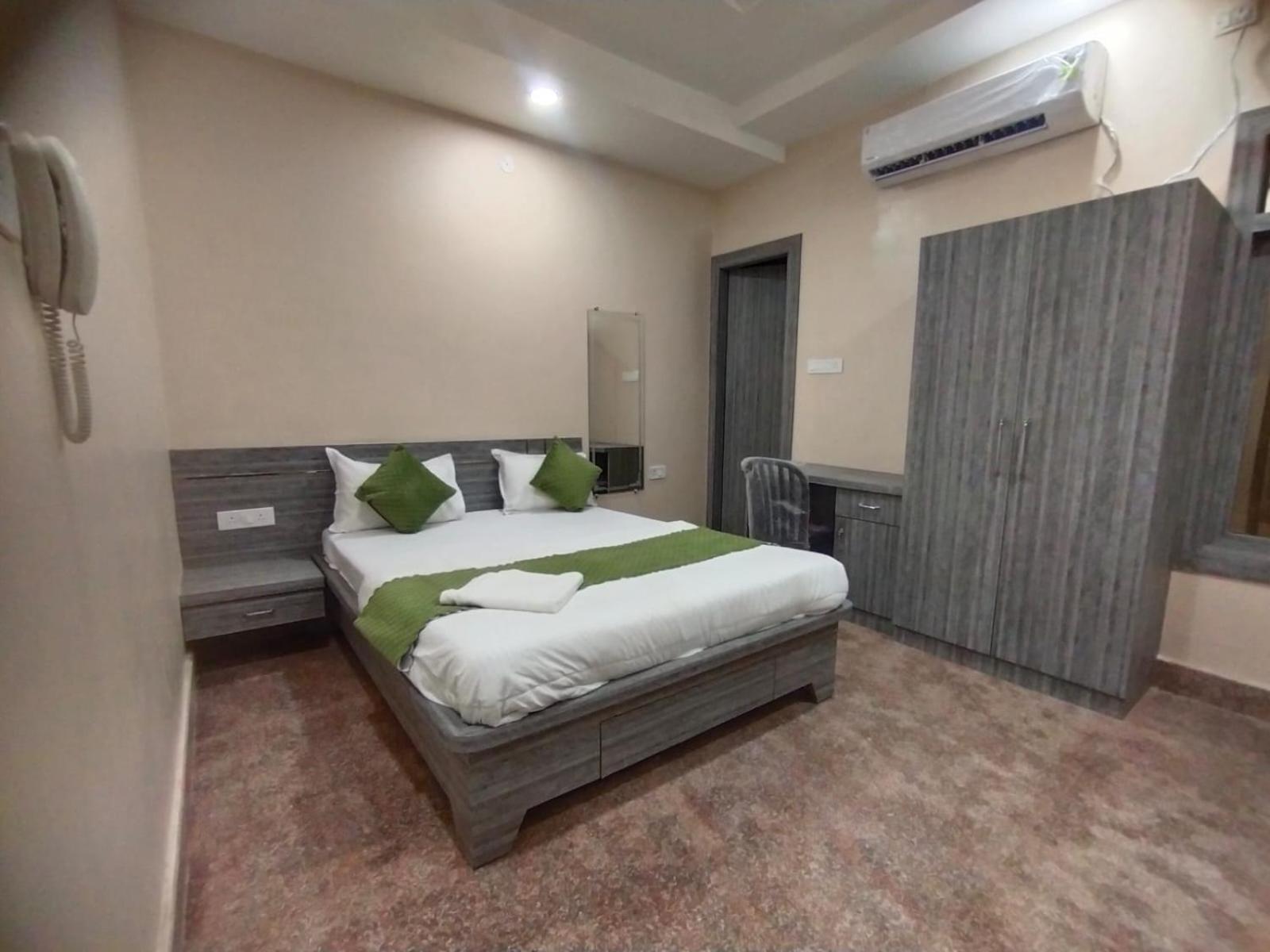 Hotel Utsav Palace Kanpur Zewnętrze zdjęcie
