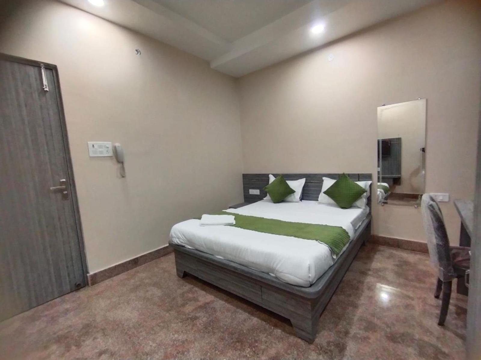 Hotel Utsav Palace Kanpur Zewnętrze zdjęcie