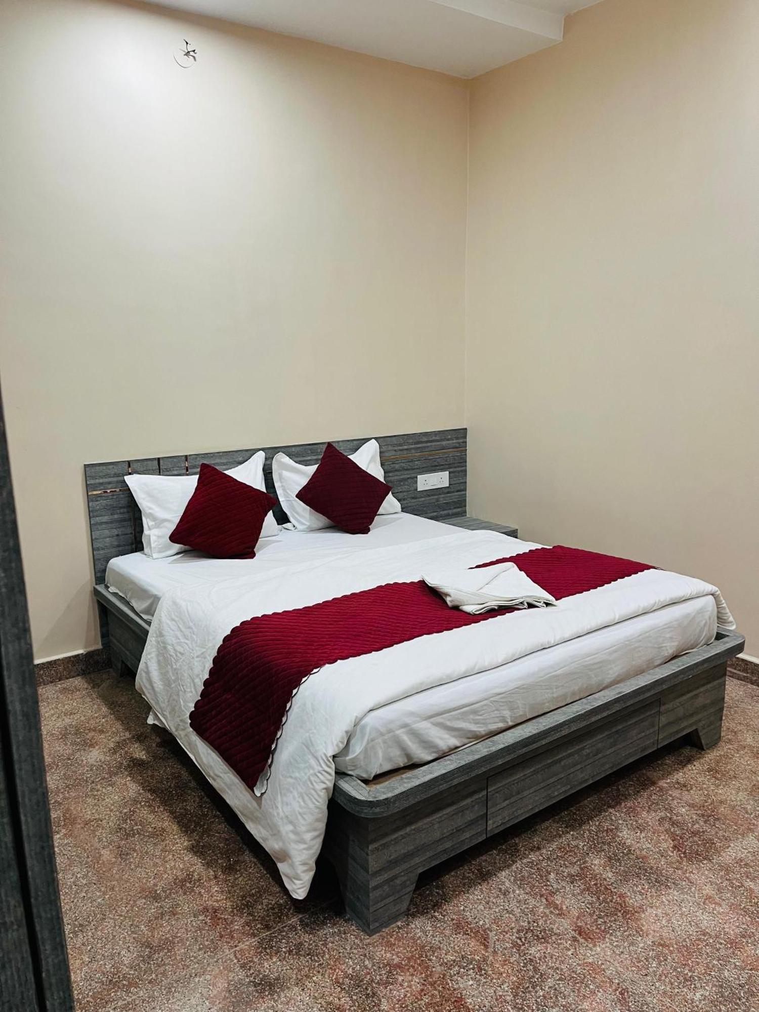 Hotel Utsav Palace Kanpur Zewnętrze zdjęcie